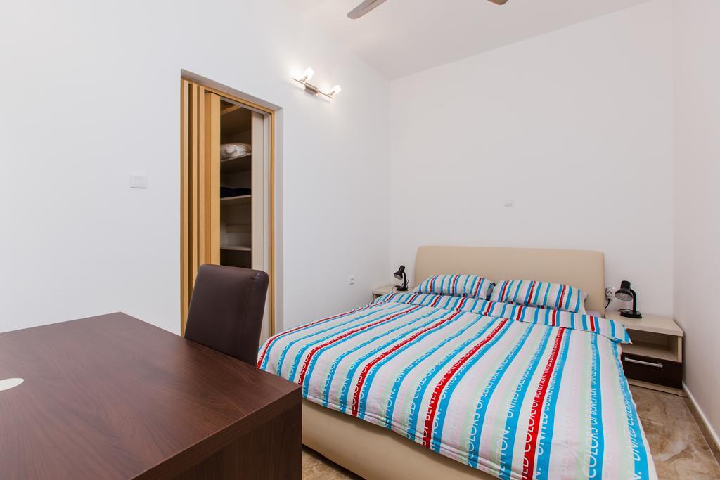 La Perla Apartments Sutivan Exterior photo