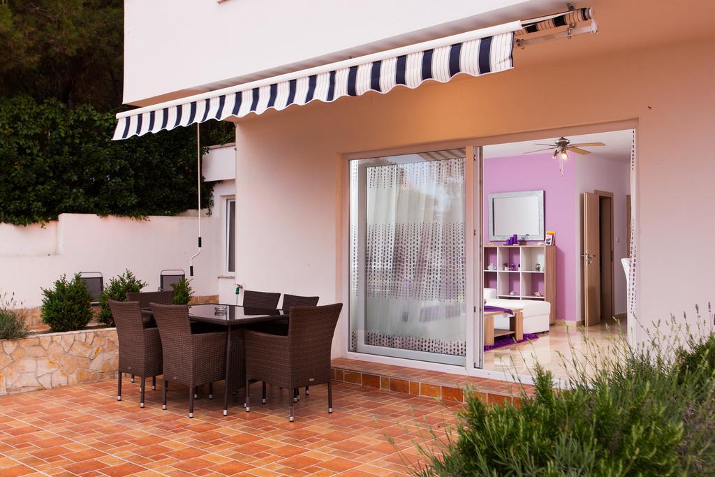 La Perla Apartments Sutivan Exterior photo